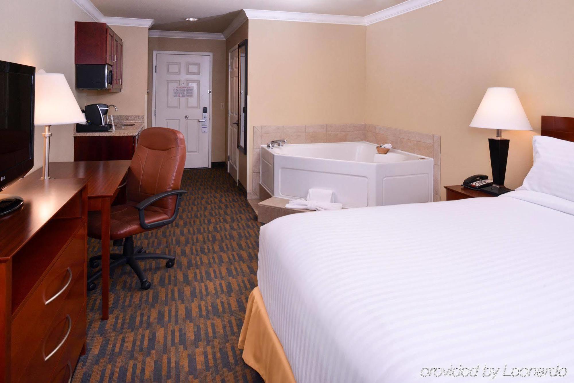 Holiday Inn Express & Suites Watsonville By Ihg מראה חיצוני תמונה